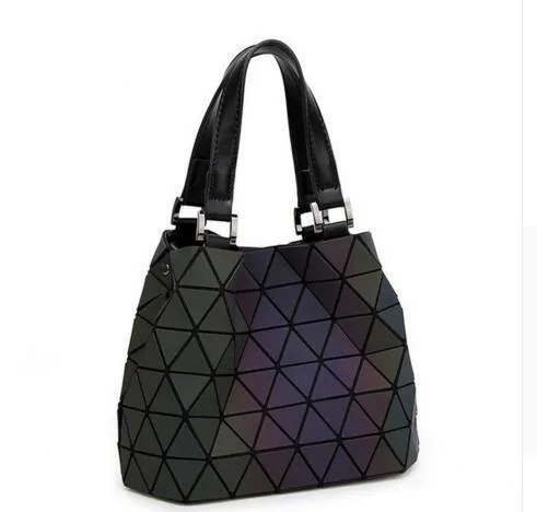 Drop Shipping Luminous Bag women's geometry lattic totes bag High Quilted Chain Shoulder Bags Laser Plain Folding Handbags