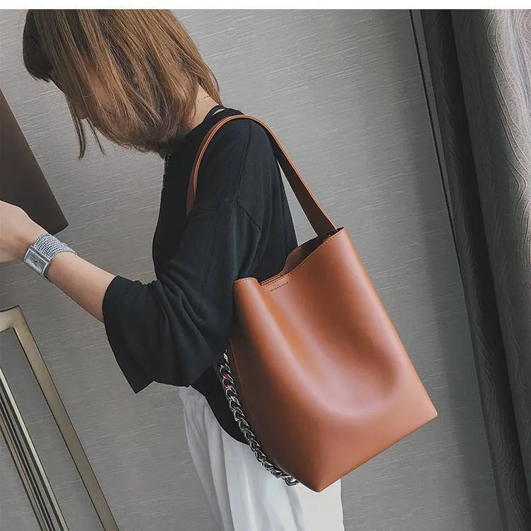 Medium size Chain bucket  Shoulder bag