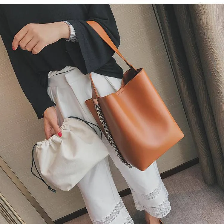 Medium size Chain bucket  Shoulder bag